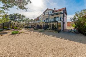 Apartments Villa Agape Vir