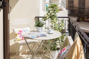 Effies cozy old town studios