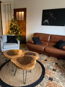 Gezellige villa met open haard en zonnige tuin.