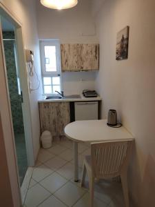 Small Apartment For 3 Pers 70meters From The Beach