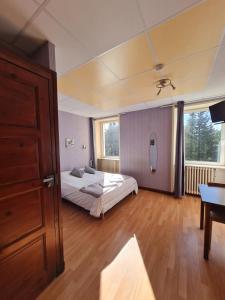 Hotels Hotel des Cevennes : Chambre Double ou Lits Jumeaux