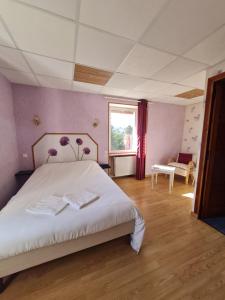 Hotels Hotel des Cevennes : photos des chambres