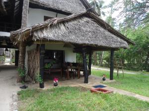 Kusini Beach Cottages