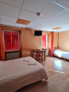 Hotels Hotel des Cevennes : photos des chambres