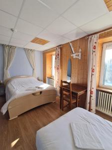 Hotels Hotel des Cevennes : photos des chambres