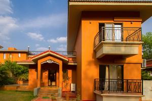 StayVistas B-22 Autumn with Private Pool & Terrace