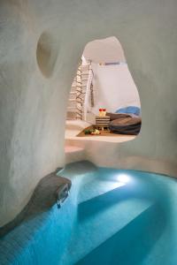 Mystagoge Retreat with subterranean pooljacuzzi