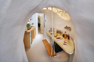 Mystagoge Retreat with subterranean pooljacuzzi