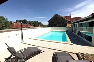JURA - Maison de village entière avec piscine - Cousance