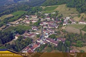 Maisons de vacances JURA - Maison de village entiere avec piscine : photos des chambres