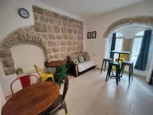 Private Hostel - Best location - Ейн-Геді