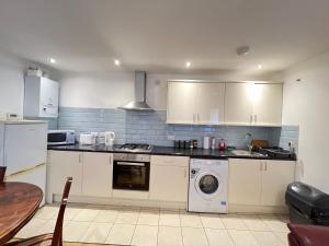 Spacious Two Double Bedrooms Flat, H 5