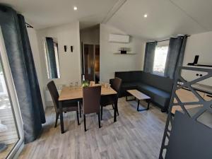 Complexes hoteliers Grand Mobil home 10 places avec 4 chambres SIBLU proche Ocean : photos des chambres