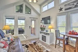 4 Mi to Dtwn McKinney Tiny Home with Fire Pit - Anna