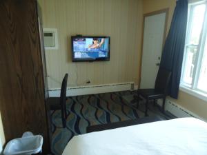 Bayside Inn & Waterfront Suites