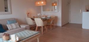 APARTAMENTO- ATICO EN MIJAS COSTA , CON PISCINA.