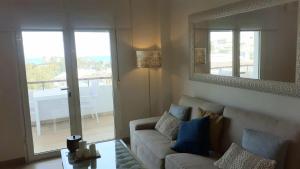 APARTAMENTO- ATICO EN MIJAS COSTA , CON PISCINA.