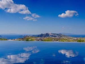Executive Two Bedroom Suite with Private Heated Pool and Caldera View room in Apikia Santorini