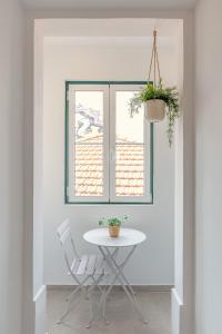 Sunny House - Bright 2 bedroom apartment w office