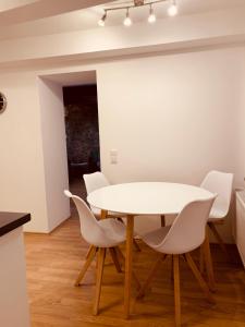 FELIX LIVING 1, Zentrale 2-Personen-Wohnung, Ideal für Business & Paare, Parkplatz