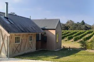 NEST- Luxury Vineyard Accommodation - Low Head