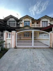 Perdana Homestay Skudai - Pekan Nanas