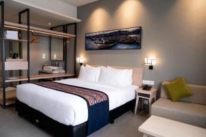 Tahuna Beach Hotel and Resort