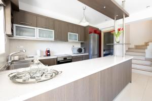 Athenian Riviera Maisonette, Varkiza, 7min walk from Beach Park