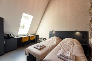 Deluxe Twin Room room in Breeze