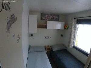 Campings Mobil home moderne neuf et ultra equipe de 6 a 8 couchages : photos des chambres