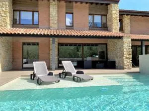 2 Apartamentos en villa con piscina privada en Asturias El Marquesau - Hontamió