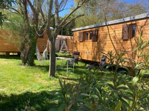 Chalets Roulottes & SPA du pont des charrettes : photos des chambres