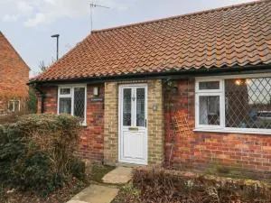 Cornerways, 8 North Lane - Wigginton