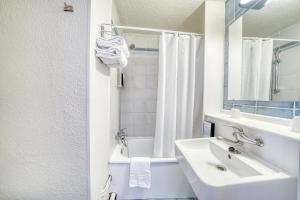 Hotels Campanile Paris Ouest - Boulogne : Hébergement 1 Lit Double et 1 Lit Junior (Jusqu'à 10 Ans)