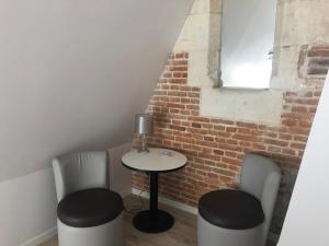 Appartements GITE LOFT DE 15 PERSONNES AU CHATEAU DE JALLANGES VOUVRAY : photos des chambres