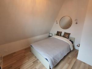 Appartements GITE LOFT DE 15 PERSONNES AU CHATEAU DE JALLANGES VOUVRAY : photos des chambres