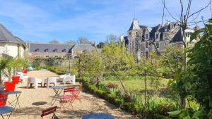 Appartements GITE LOFT DE 15 PERSONNES AU CHATEAU DE JALLANGES VOUVRAY : photos des chambres