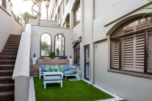 Beachfront Luxury - 2 Chakas Place