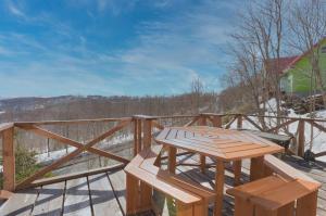 LAKE TOYA Great view log cabin