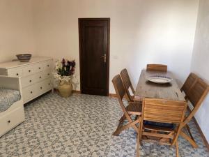 Villa by the Vulcano - 70mq plus large garden and patio