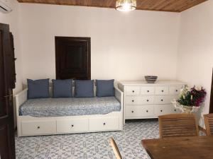 Villa by the Vulcano - 70mq plus large garden and patio