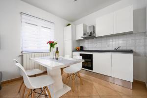 BOŽICA House with apartments