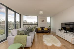 Designer Urban Apartment with City Terrace