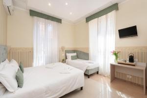 Superior Triple Room room in Parker Hotel