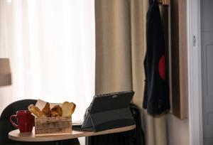 Hotels Logis Hotel Angers Sud : photos des chambres