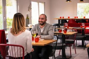 Hotels Logis Angers Sud : photos des chambres