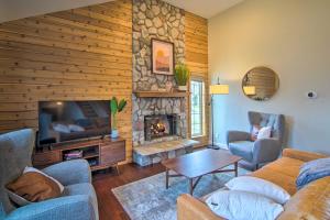 Modern Lake Geneva Home - 1 Mi to Boat Launch