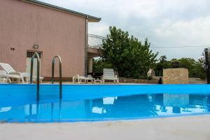 Quiet countryside house with a swimming pool