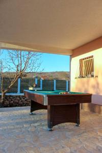 Quiet countryside house with a swimming pool