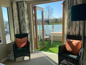 contemporary quiet countryside retreat